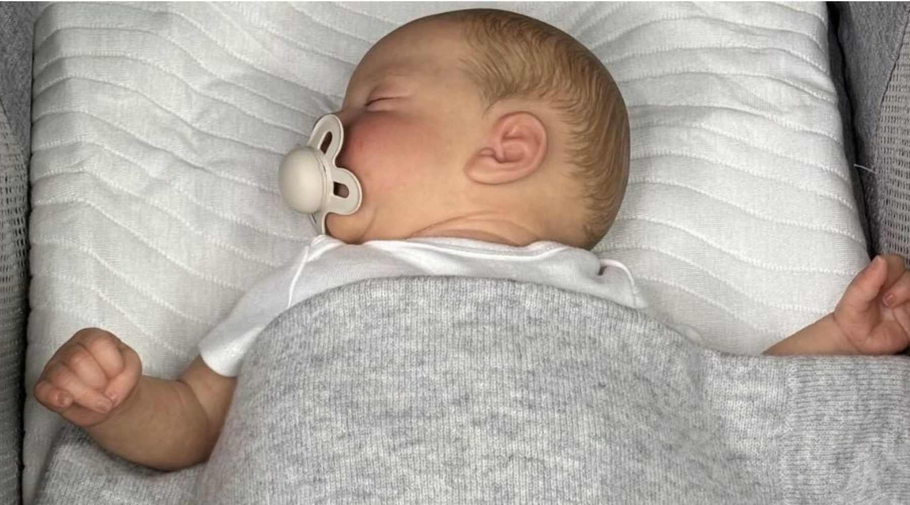 Why Choose a Cashmere Baby Blanket? 5 Benefits Parents Love