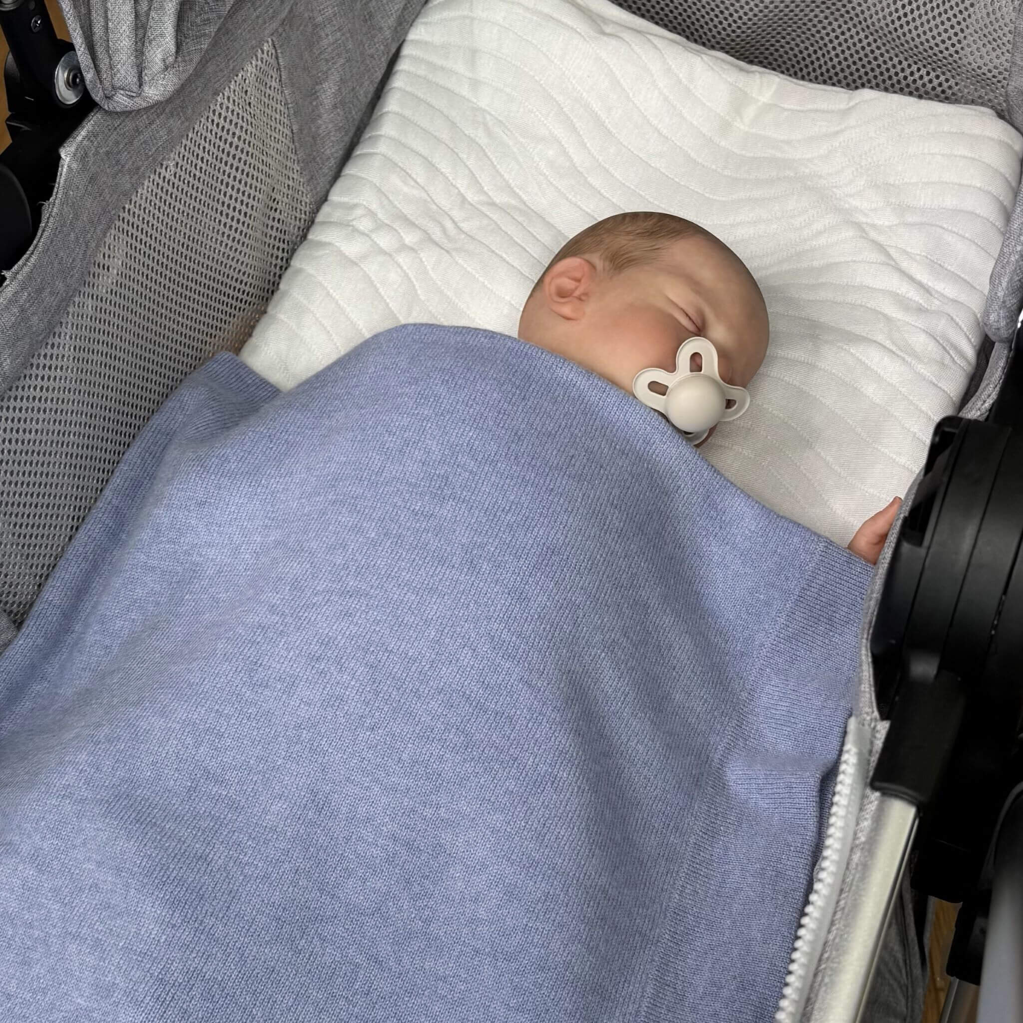 'A New Love' Cashmere Baby Blanket (Blue)
