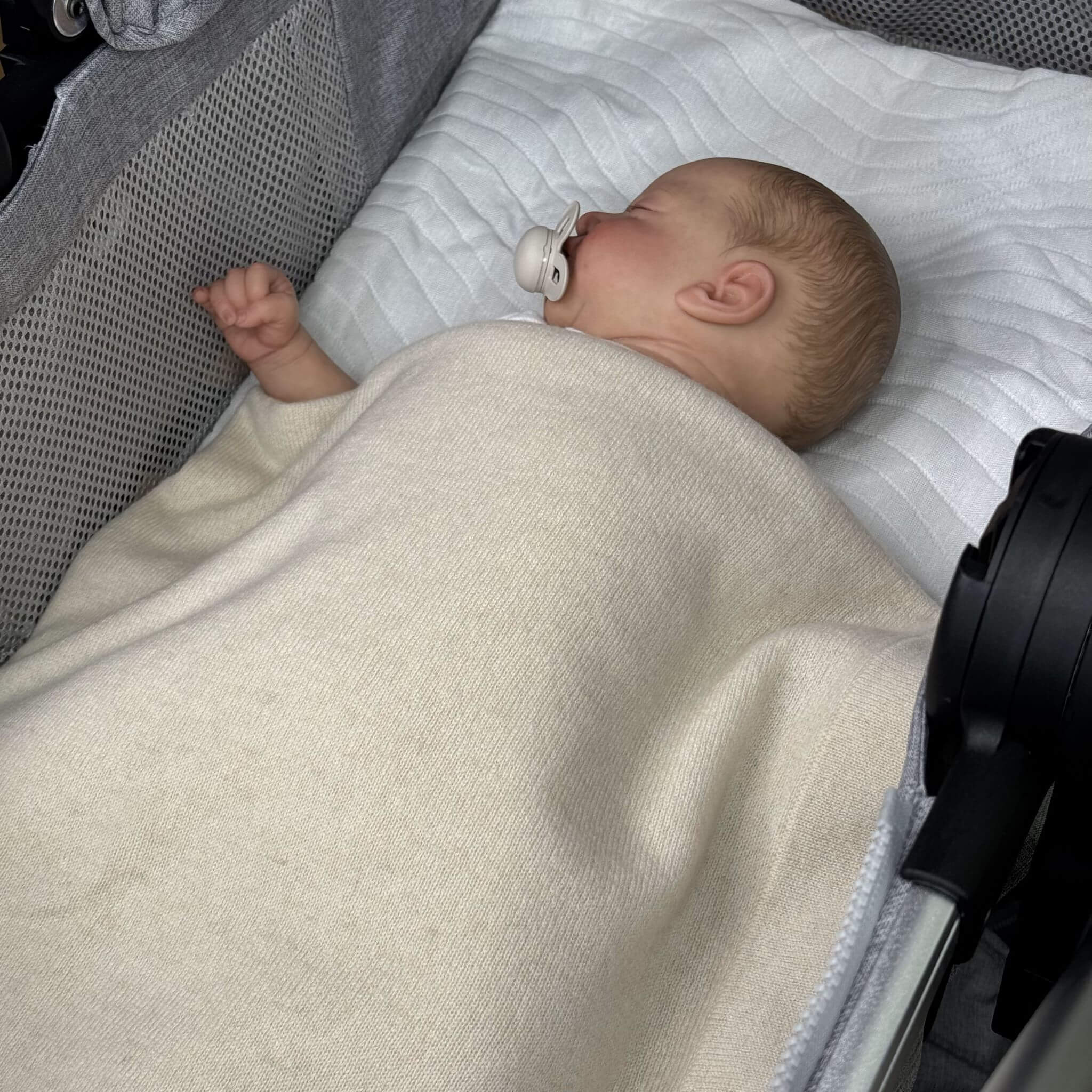 'A New Love' Cashmere Baby Blanket (Natural)