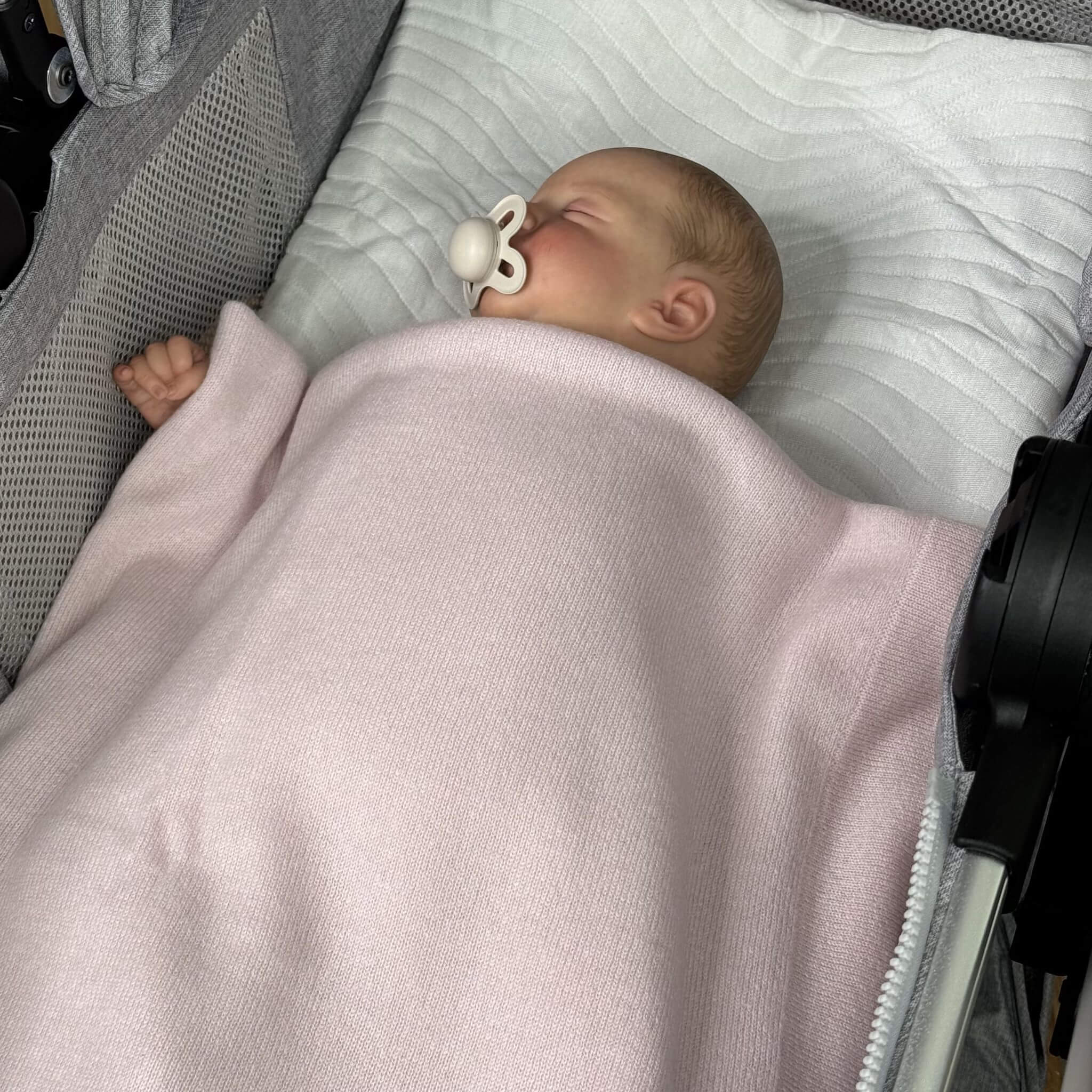 'A New Love' Cashmere Baby Blanket (Pink)