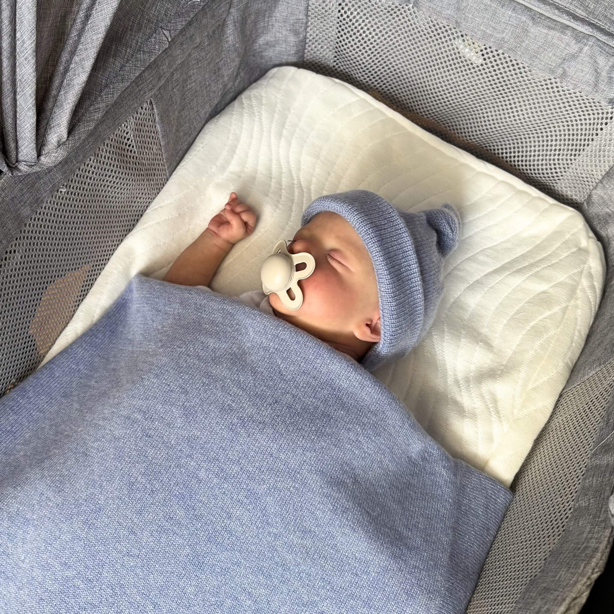'A New Love' Luxe Knit Cashmere Baby Blanket, Beanie & Booties Gift Set (Blue)