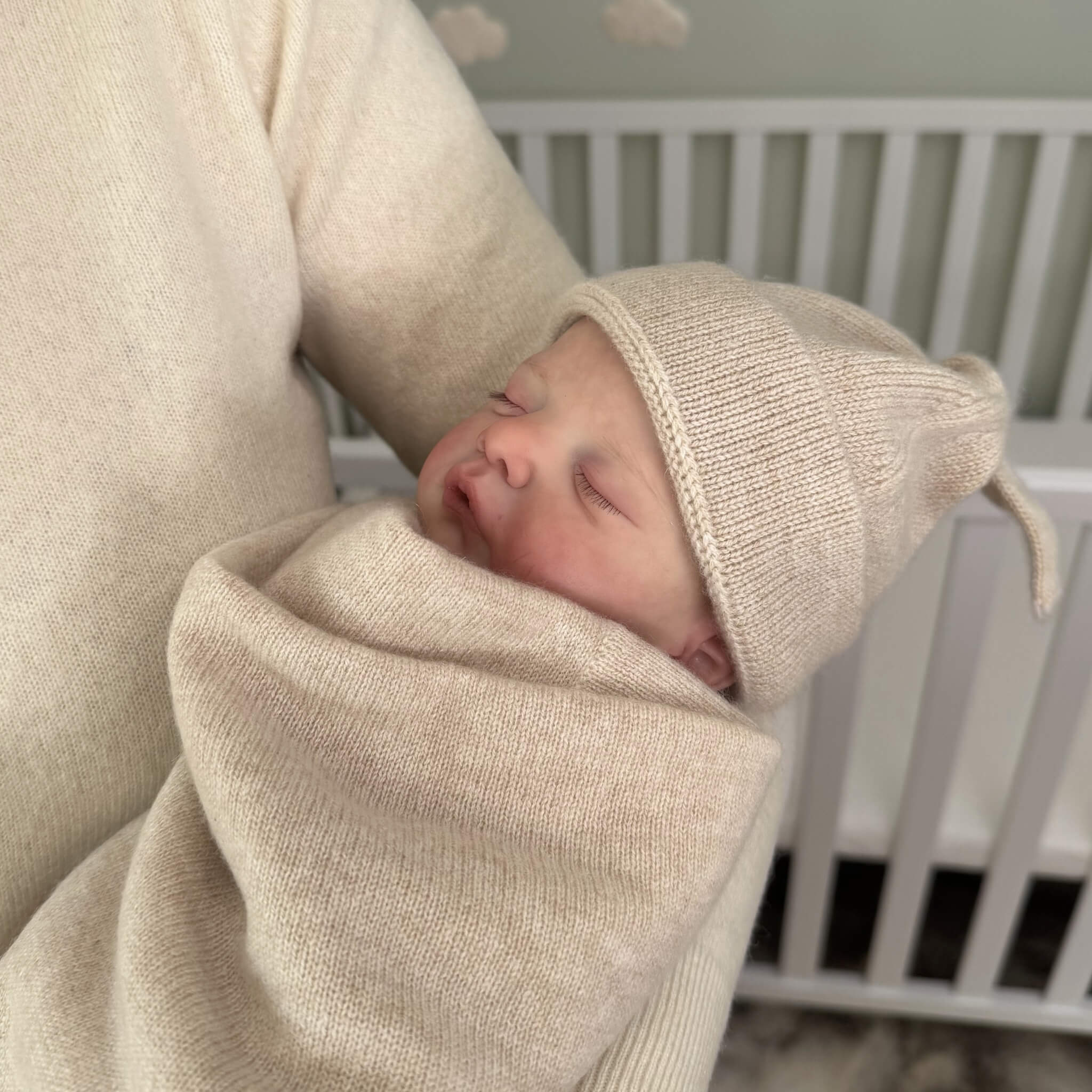'A New Love' Luxe Knit Cashmere Baby Blanket, Beanie & Booties Gift Set (Brown Sugar)