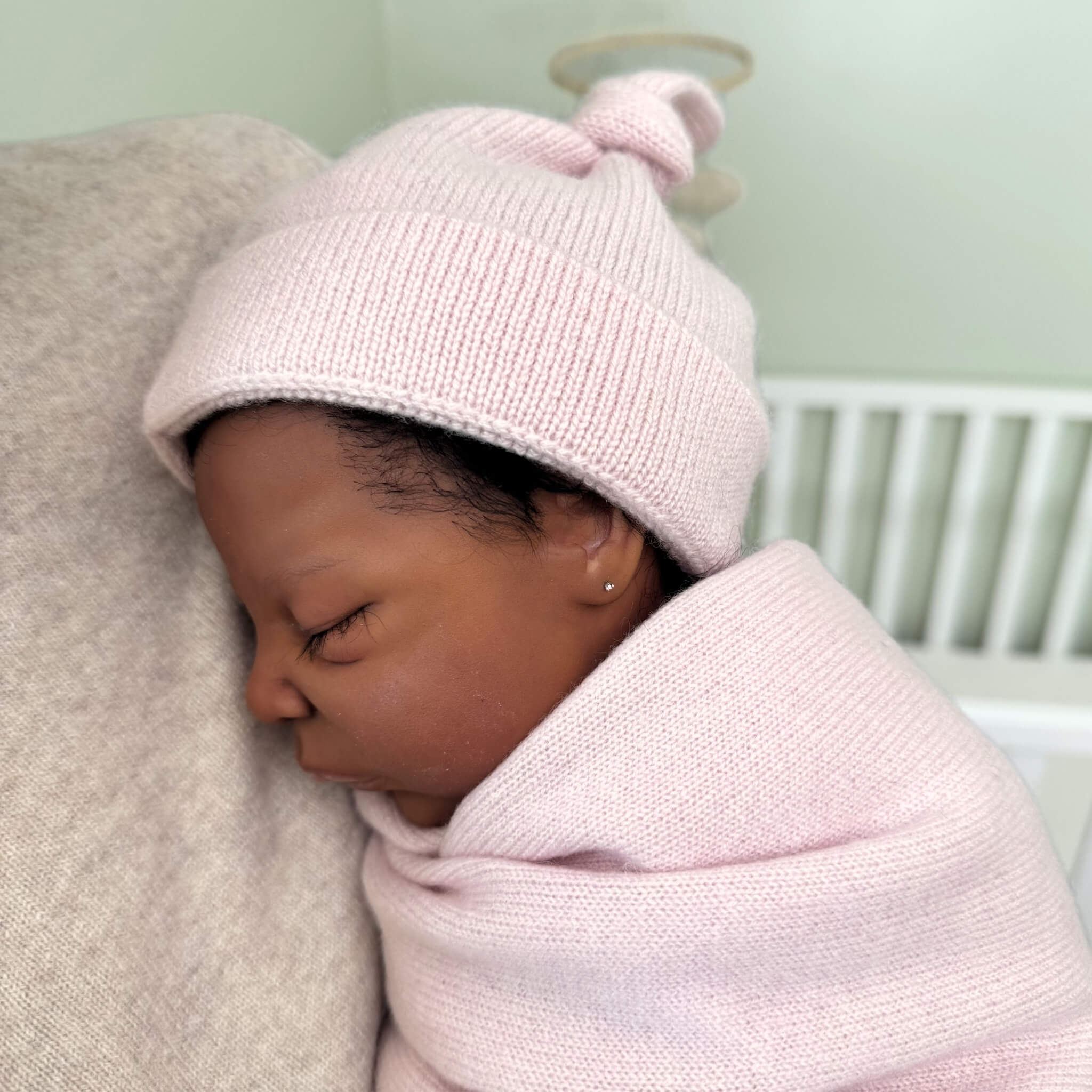 'A New Love' Luxe Knit Cashmere Baby Blanket, Beanie & Booties Gift Set (Pink)