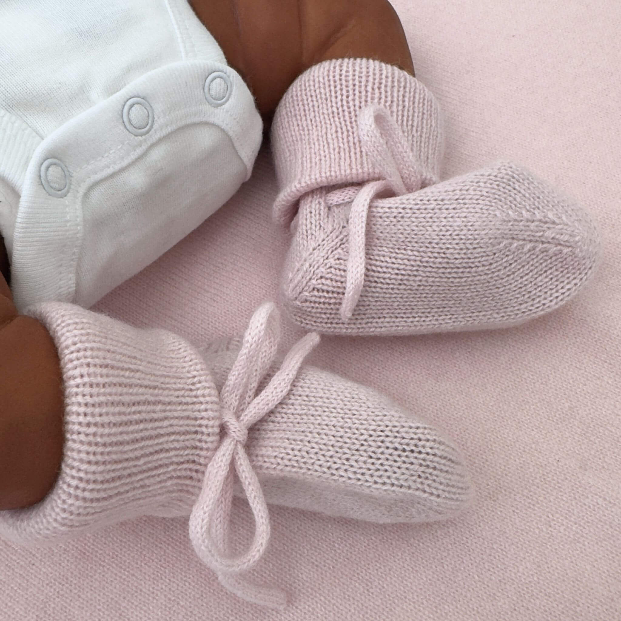 'A New Love' Luxe Knit Cashmere Baby Blanket, Beanie & Booties Gift Set (Pink)
