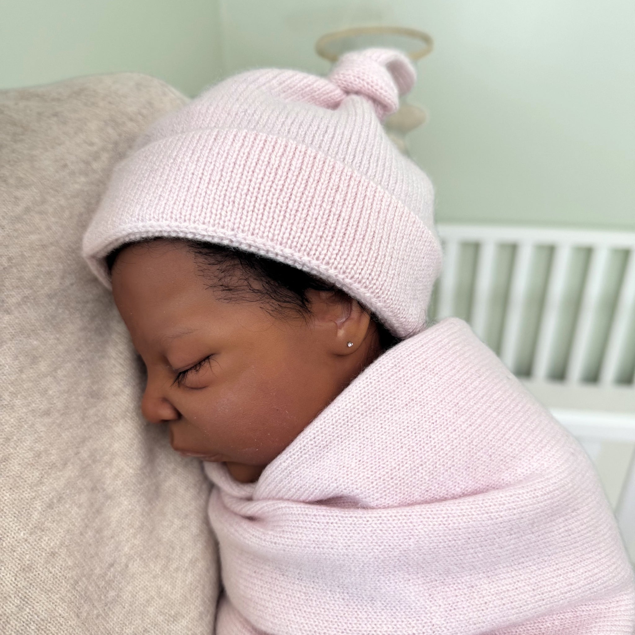 'A New Love' Luxe Knit Cashmere Baby Blanket, Beanie & Booties Gift Set (Pink)