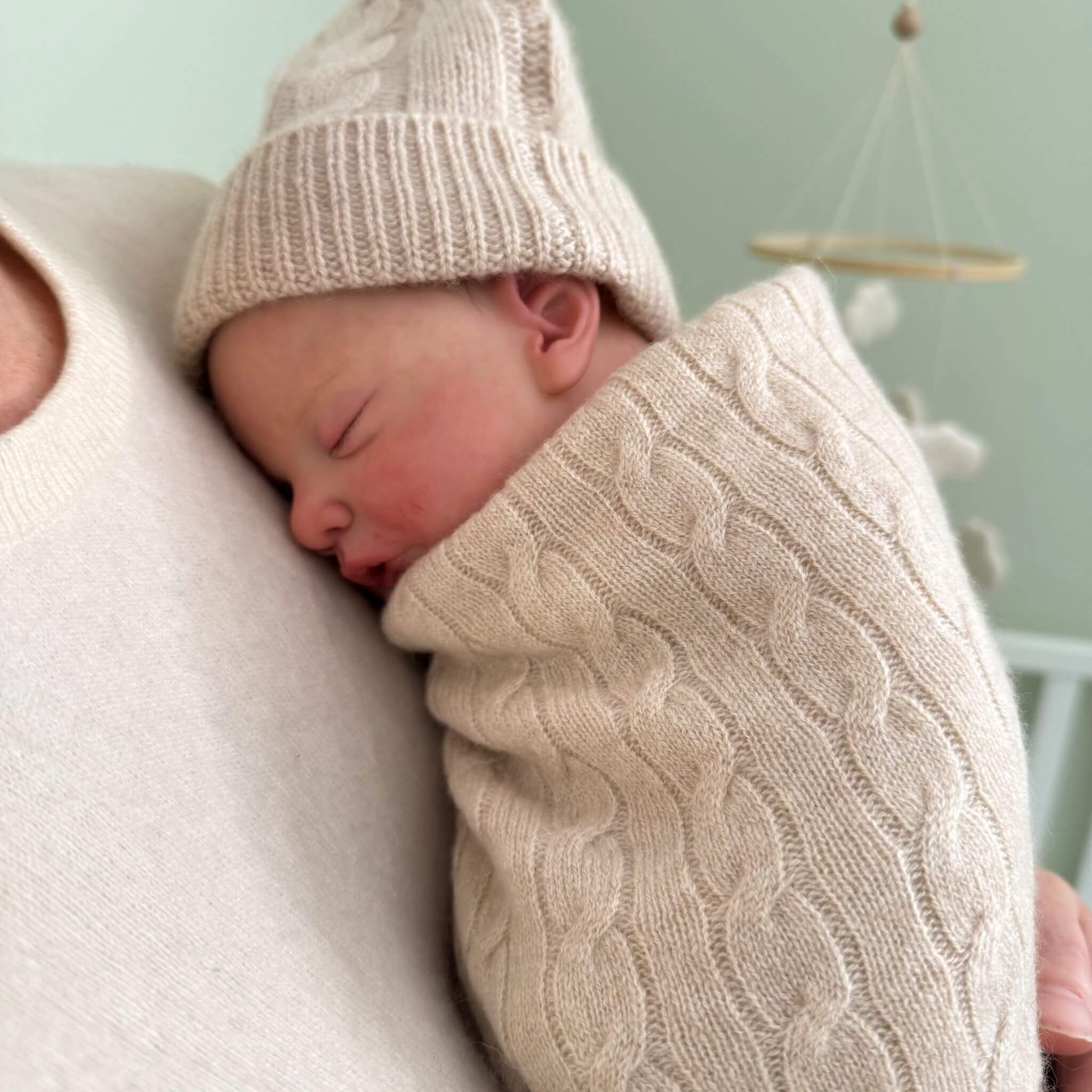'Classic Adventures' Cable Knit Cashmere Baby Blanket, Beanie & Booties Gift Set (Brown Sugar)