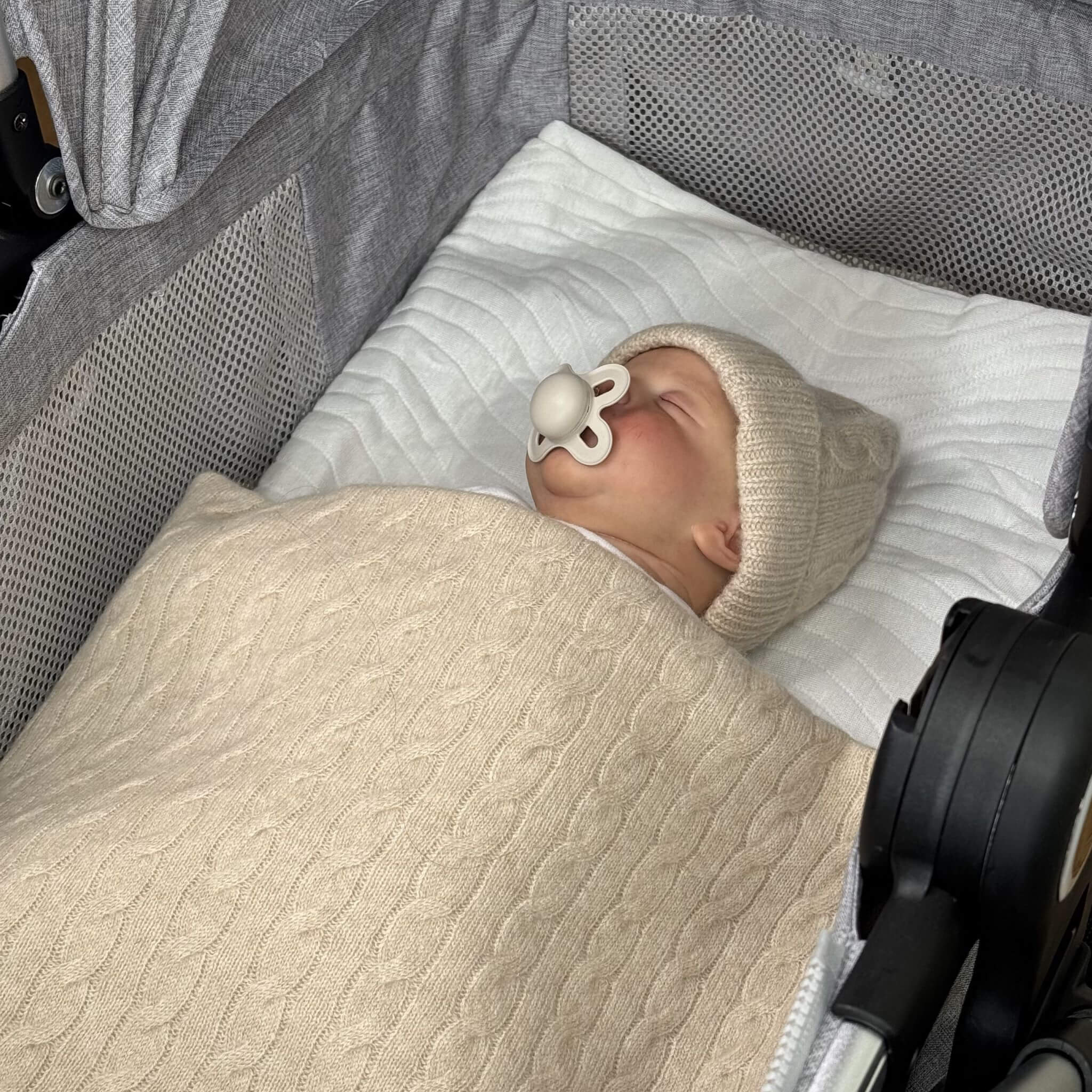 'Classic Adventures' Cable Knit Cashmere Baby Blanket, Beanie & Booties Gift Set (Brown Sugar)